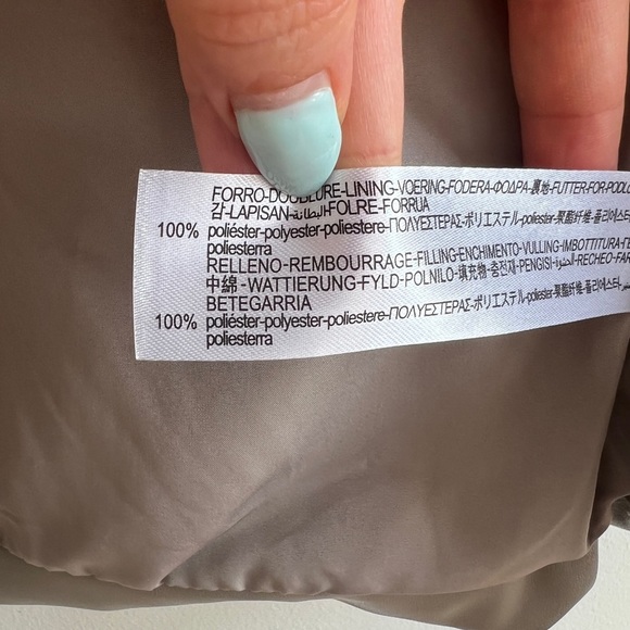 🏷️ SOLD • ZARA • Faux Leather Puffer Vest in Gray Marl • Medium - Picture 11 of 13